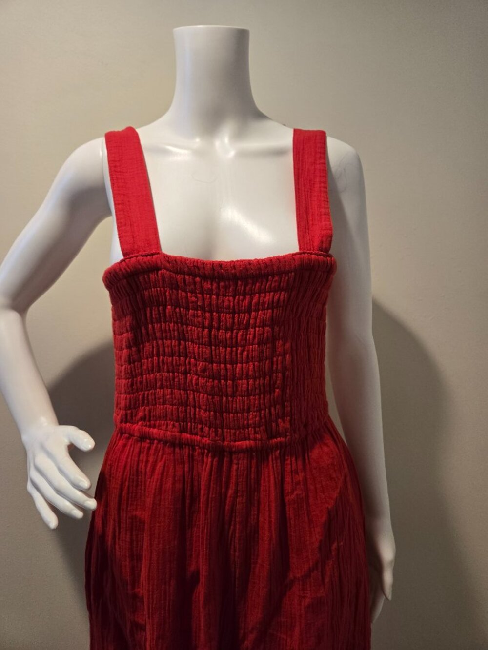 Quince Organic Cotton Gauze Sleeveless Smocked Jumpsuit Wild Cherry M - Picture 4 of 6